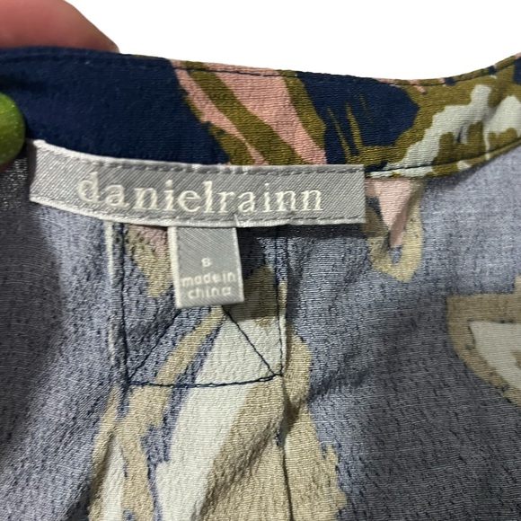 Daniel Rainn - Womens Floral Print Top Sz. SM [rayon] - Picture 7 of 8